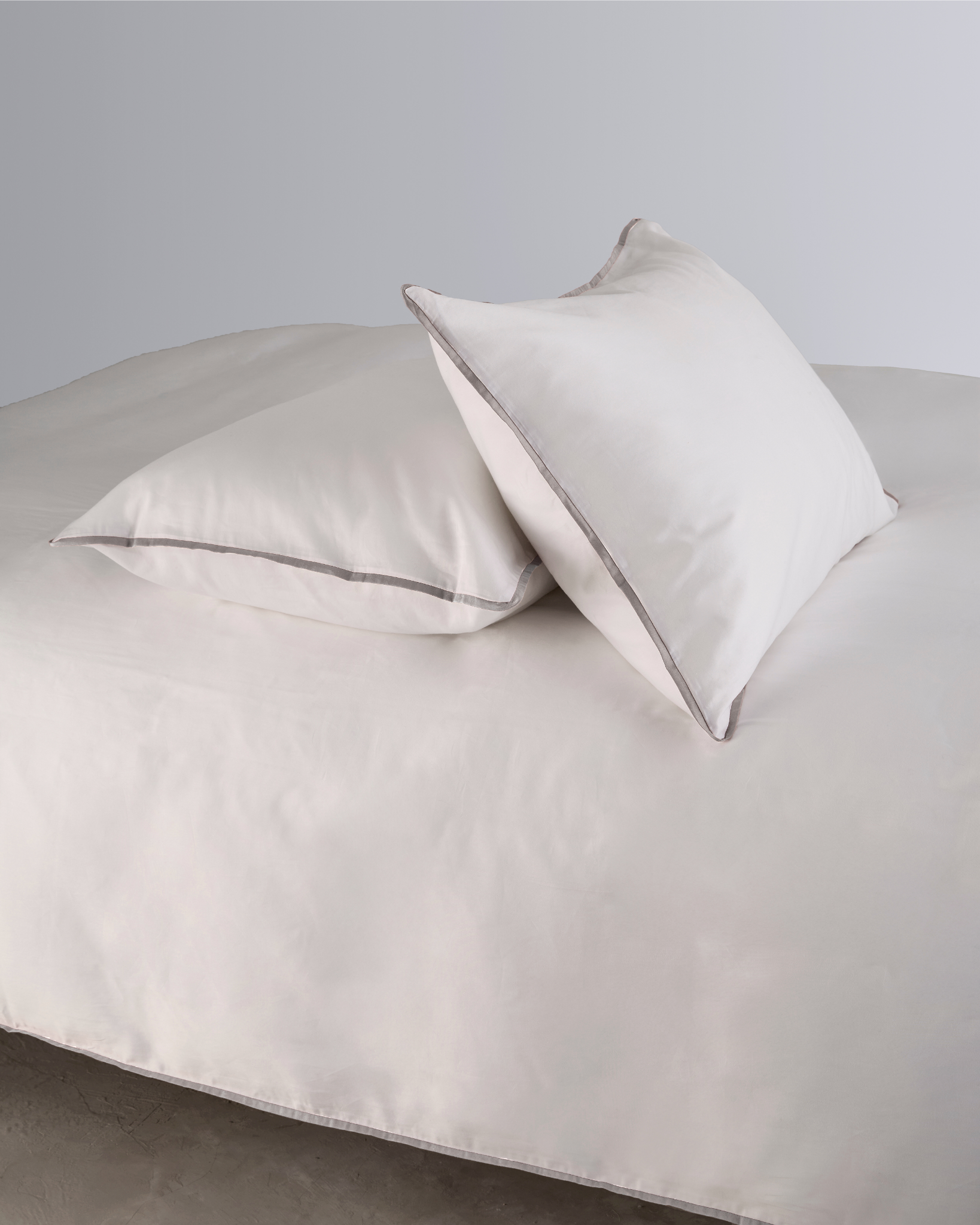 Metropolitan Soft Piping Pillowcase